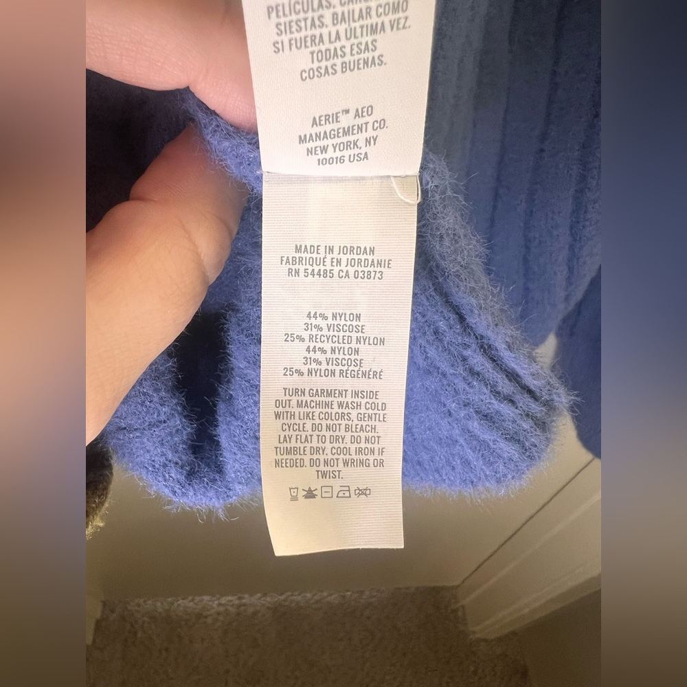 Blue oversized Women's pullover Sweater by Aerie. - Picture 9 of 9